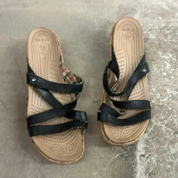 Strappy  crocs - Picture 2 of 5